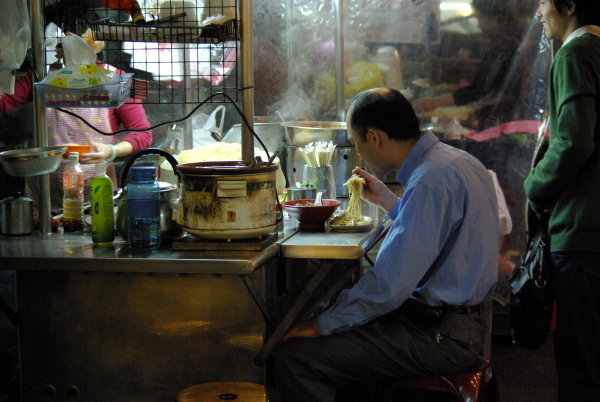 Repas au marché de nuit, Taipei, Taiwan (mars 2008)